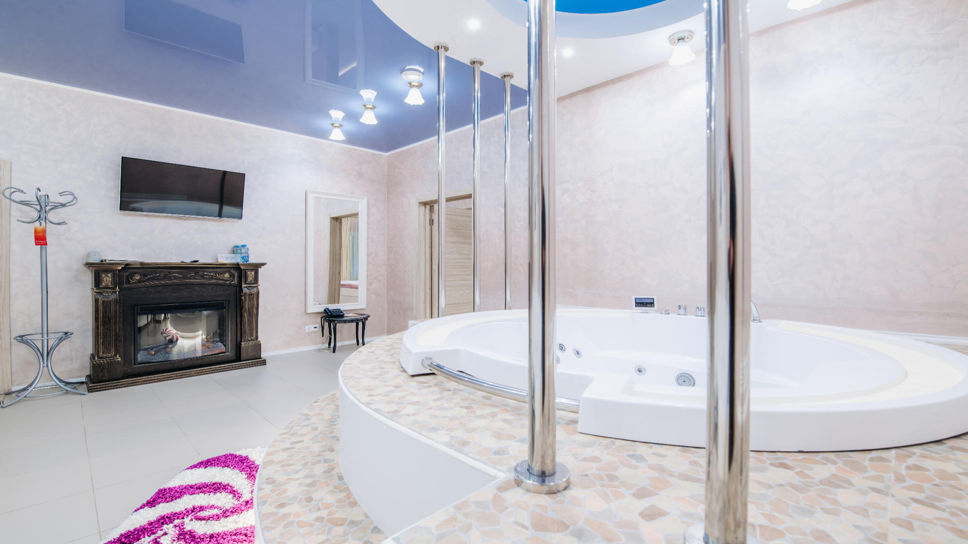 Номер 2-x местный 2-х комн. люкс с джакузи, корпус 6 в отеле lesnoy