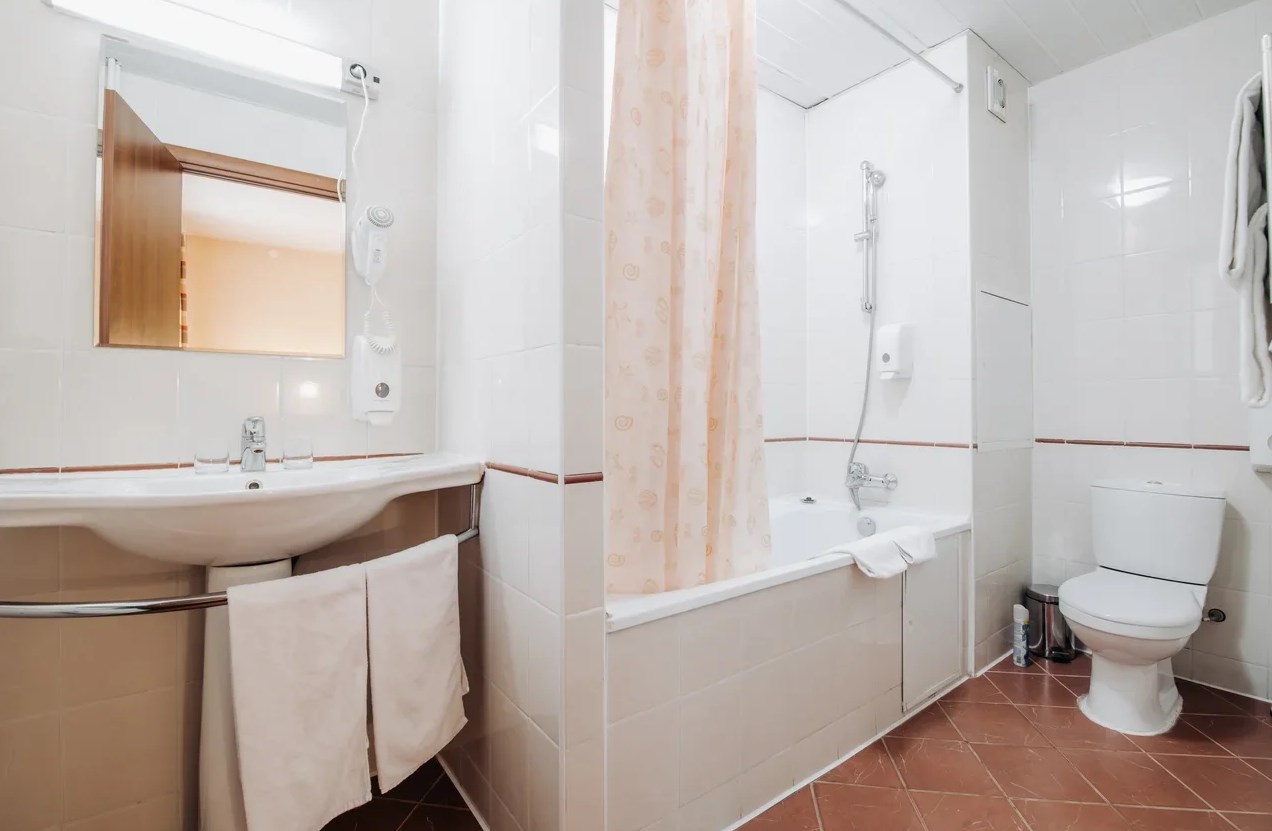 Номер 2-x местный стандарт с раздельными кроватями и диваном, корпус 8 в отеле lesnoy